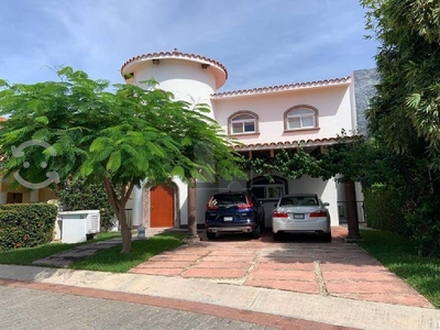 Casa en Venta en Cancun Isla Dorada, Quintana