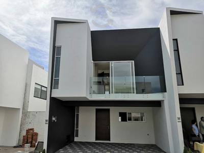 CASA EN VENTA EN FRACCIONAMIENTO BELMONTE