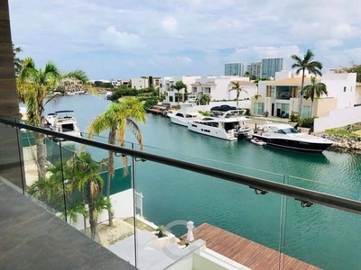 Casa en venta en Puerto Cancun ubicada justo