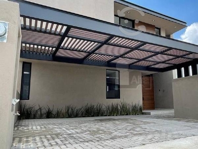 Casa nueva en venta con acabados de lujo y 4