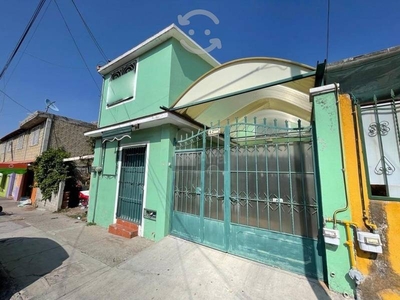 Casa sola con Local en venta en Lazaro