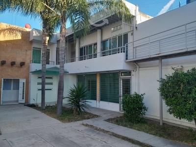 VENDO EDIFICIO COMERCIAL ESTILO MODERNO EN