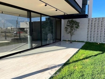 Venta casa con 4 rec en Lomas del Campanario