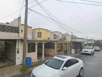 Casa En Remate Bancario En Jarachina Sur, Reynosa, Tam. (65% Debajo De Su Valor Comercial, Solo Recursos Propios, Unica Oportunidad) -ekc