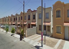 Casa en remate bancario, dos niveles, Mexicali, Baja California.