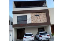 venta de casa en altos juriquilla condominio zenit con amenidades