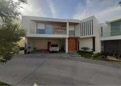 CASA EN VENTA EN FRACCIONAMIENTO SIERRAZUL