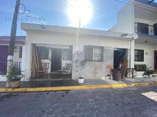 doomos. casa en venta en zona antigua barrio tampiquito, centro, san pedro garza garcia, n.l.