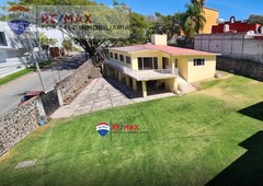 Venta de casa, amplio jardín, Brisas, Temixco, Morelos…Clave 3892, onamiento Brisas - 423.56 m2