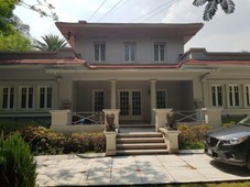 elegante casa en venta sobre paseo de la reforma en lomas de chapultepec
