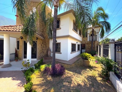 Casa en venta en Lagos del Bosque 5 recámaras Monterrey zona sur