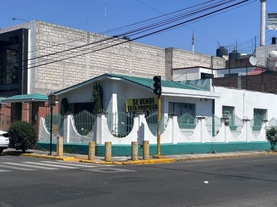 Casa sola en VENTA, dentro del primer cuadro del centro de Toluca.