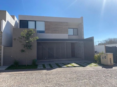 VENTA CASAS CON INQUILINO QUERETARO ARCO DE PIEDRA CERCA PLAZA ANTEA AA