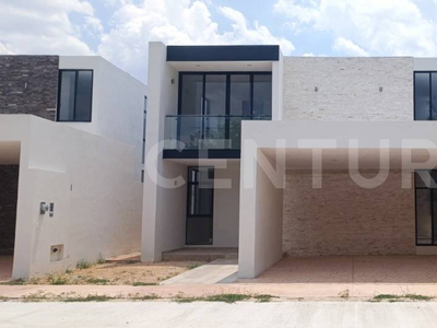 Se Vende Casa De 3 Recamaras Al Norte De Mérida, Yucatán, Con Piscina.