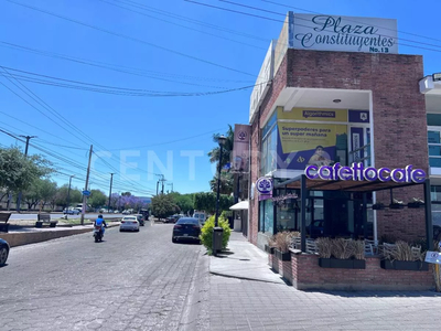 Venta De Local Comercial En Plaza Constituyentes, Corregidora, Queretaro.