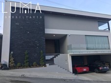 residencia en venta en jardines de valle alto