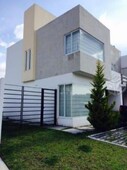 3 cuartos, 200 m casa en renta en metepec en condominio