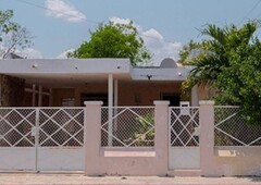 casa de una planta en esquina en venta en zona centro de mérida, yucatán