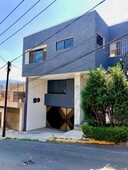 CASA EN VENTA O RENTA, 4 RECÁMARAS, LOMAS DE LAS ÁGUILAS