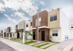 Casas en venta - 675m2 - 3 recámaras - Santiago de Querétaro - $1,368,000
