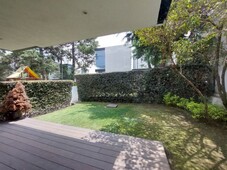espectacular casa moderna con jardín y doble vigilancia en castorena