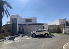 CASA EN VENTA EN ZEREZOTLA, SAN PEDRO CHOLULA, PUEBLA CON ALBERCA Y JARDINES