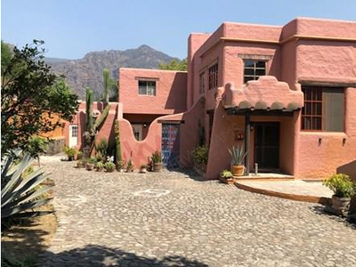 Casa Tipo Rural, Al Estilo Arizona, Encaja Bien, Con Este Pueblo Tepozteco