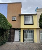 casa en renta en residencial parque la gloria, 3 rec., 2.5 baños.