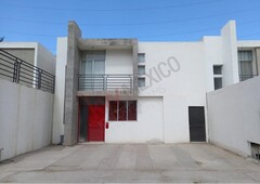 Casa a la venta amueblada y equipada, ubicada frente al área verde, Residencial Senderos, Torreón, Coahuila