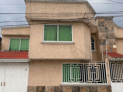 Casa en venta Calle Lago De Bustillos, Ocho Cedros, Toluca, México, 50170, Mex