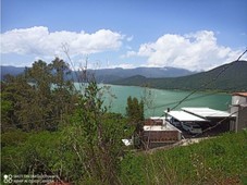 TERRENO CON VISTA AL LAGO