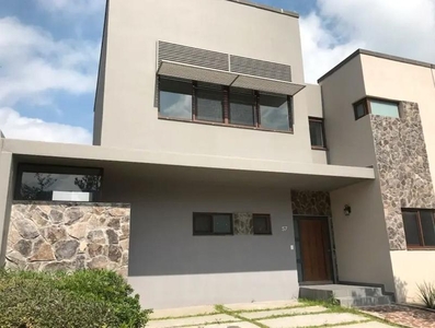 Casas en renta - 240m2 - 3 recámaras - Santiago de Querétaro - $29,000
