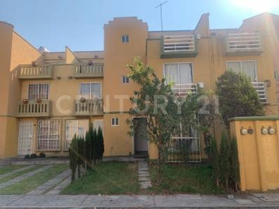 Casa en venta 3 niveles en El Dorado Tultepec
