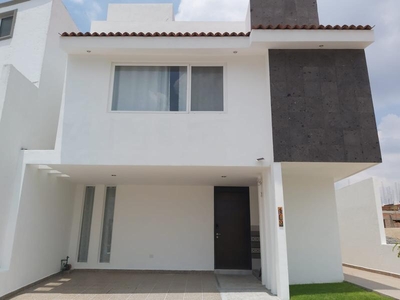 Casas en renta - 200m2 - 5 recámaras - Juriquilla - $23,000