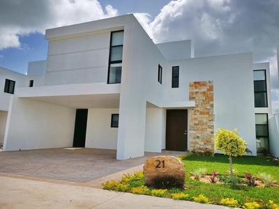 Casas en renta - 330m2 - 3 recámaras - Merida - $35,000