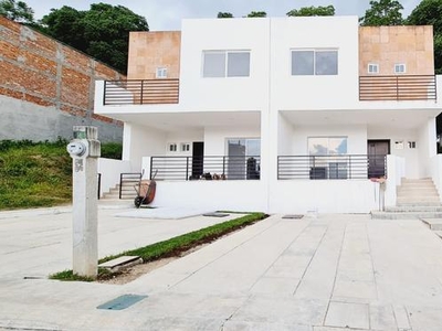 Casas en venta - 182m2 - 3 recámaras - Tuxtla Gutierrez - $2,350,000