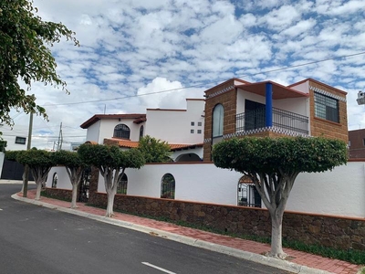 Casas en venta - 321m2 - 4 recámaras - Santa Ana - $6,000,000