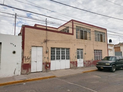 CENTRO CASONA VIEJA Y VECINDAD PARA TIRAR Y CONSTRUIR EN AMPLIO TERRENO