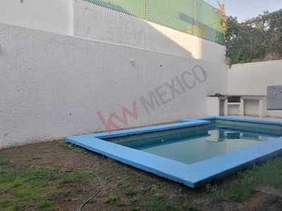 Amplia Casa En Venta, Con Alberca Propia En Uno De Los Mejores Fraccionamientos De La Ciudad, Por...