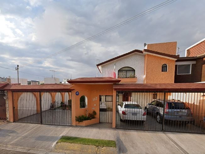Casa En Venta En Jardines De Satelite, Naucalpan, A Precio De Remate Bancario