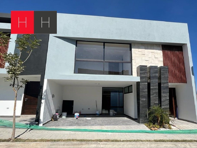 Casa En Venta En Lomas De Angelópolis Lll