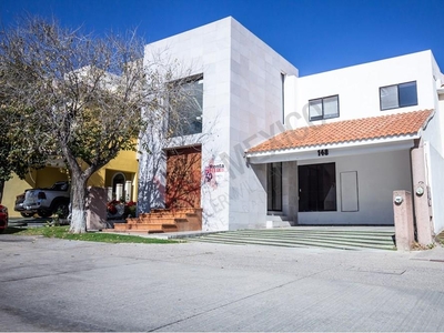 Casa con Alberca Techada y Espacios Muy Amplios en Fracc. Villantigua. San Luis Potosí. $32,000