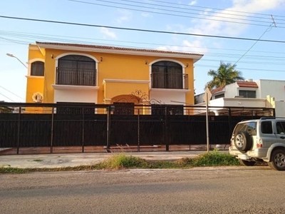 Casa de uso mixto con 6 cuartos en Jardines de Mérida, Yucatan