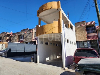 Casa en condominio recien remodelada en Canadas del Florido