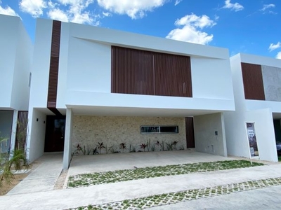 Casa en Venta de 4 recámaras. Ultima en El Origen Residencial, Xcanatún Yucatán.