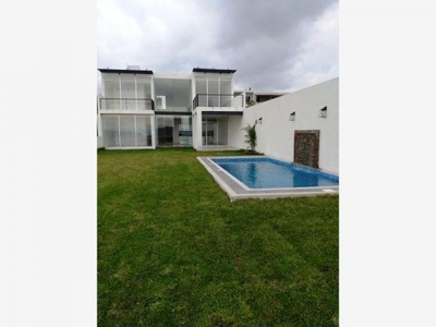 Casa en Venta en EXCLUSIVO FRACCIONAMIENTO BURGOS CORINTO