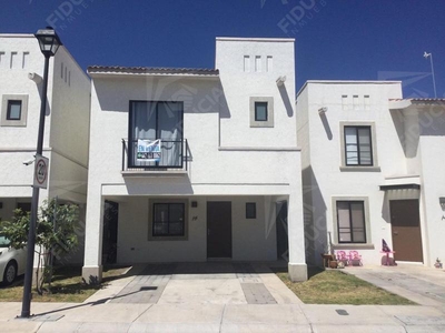 VENTA Casa en privada con amenidades en amplios espacios en Zákia