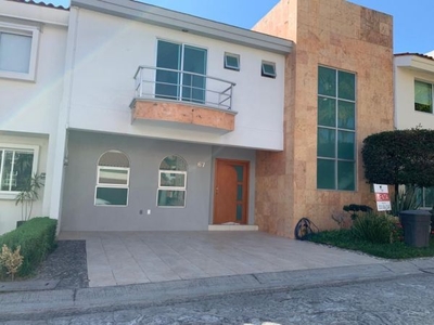 CASA EN VENTA FRENTE AL PARQUE METROPOLITANO alberca