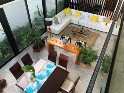 EN VENTA CASA EN PRIVADA NORTE MERIDA COMPLETAMENTE AMUEBLADA, CON 4 RECAMARAS,