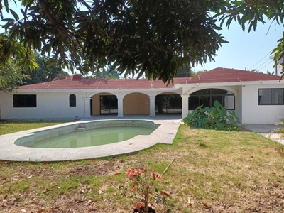 RESIDENCIA EN LOMAS DE CUERNAVACA